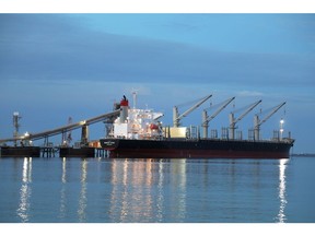 Kapal kargo di Kwinana, Australia. Fotografer: Philip Gostelow/Bloomberg