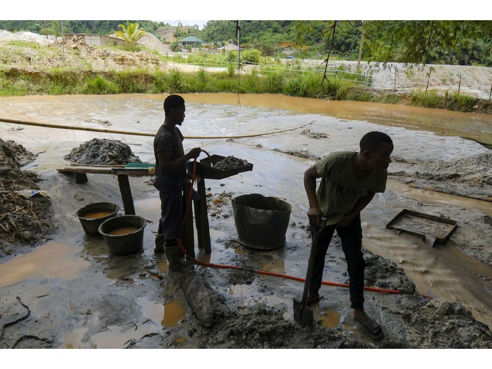 Silver Lining Spied for Africa’s Gold Exporters, Oil Importers
