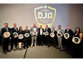 Dari kiri ke kanan: Jarrod Scott, Raymond Coles, Heather Charpentier, Donna Montague, John Jones, CEO Cellebrite Tom Hogan, Sean Taylor, Stephen Nowatkowski, Glenn Devitt, Britt Dove, Amy Laabs