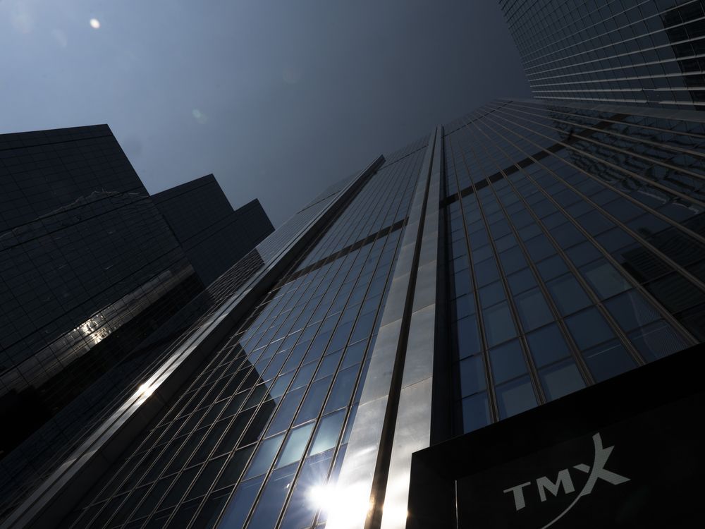 S&P/TSX composite closes lower on Thursday, U.S. markets mixed