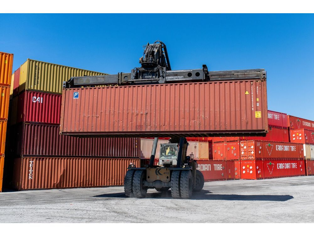 Canada’s Goods Trade Deficit Widens on Machinery Imports