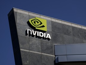 🌍STOCK REPORT: "Vendite Strategiche di Azioni da Parte dei Direttori di NVIDIA: Dawn E. Hudson e Jensen Huang Ridimensionano le Loro Partecipazioni"