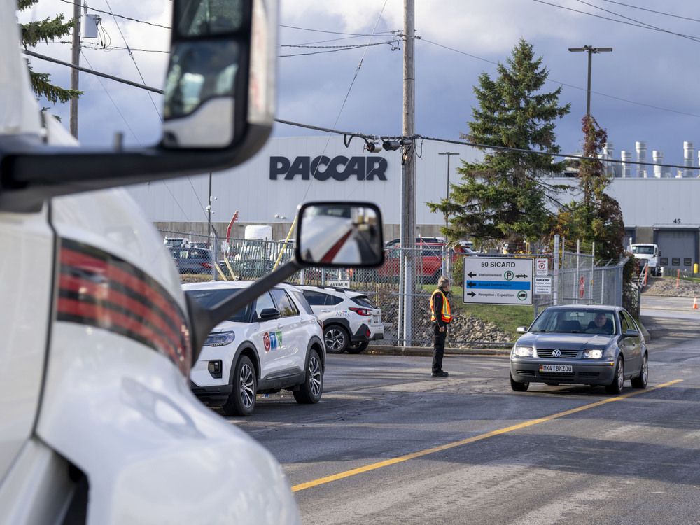 Paccar's commercial truck plant in Sainte-Thérèse, Que., now employs about 500 of its more than 1,000 workers, according to Unifor. 
