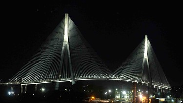 Gordie Howe brige