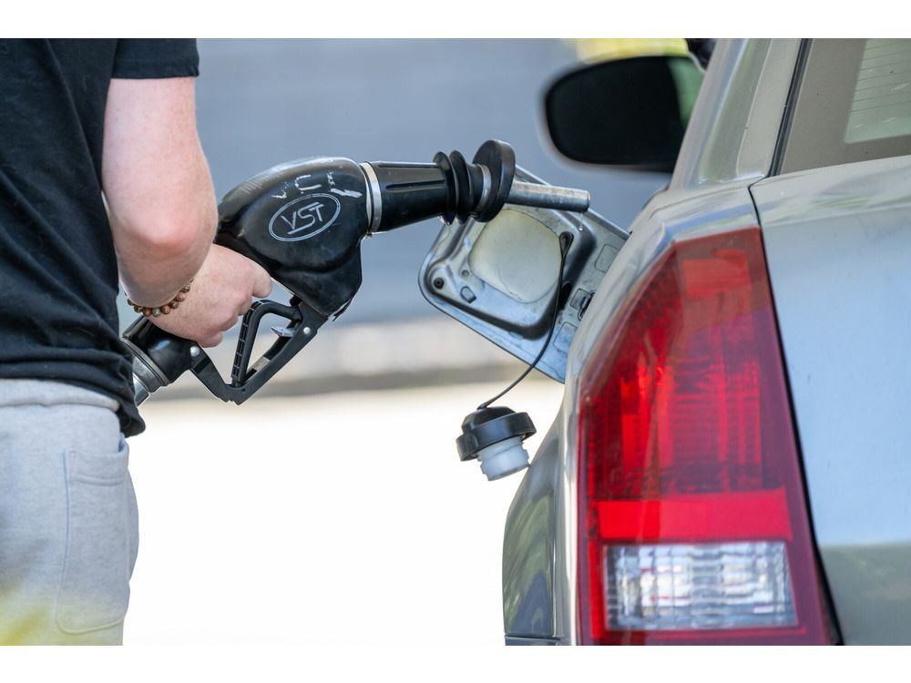 Oil Loses Ground With US Stockpiles and Sanction Risks in Focus