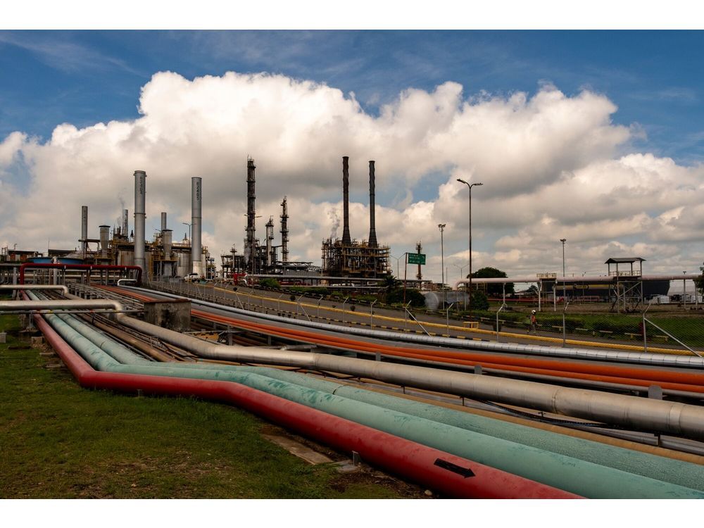 Oil Steadies With Global Surplus and Russian Sanctions in Focus