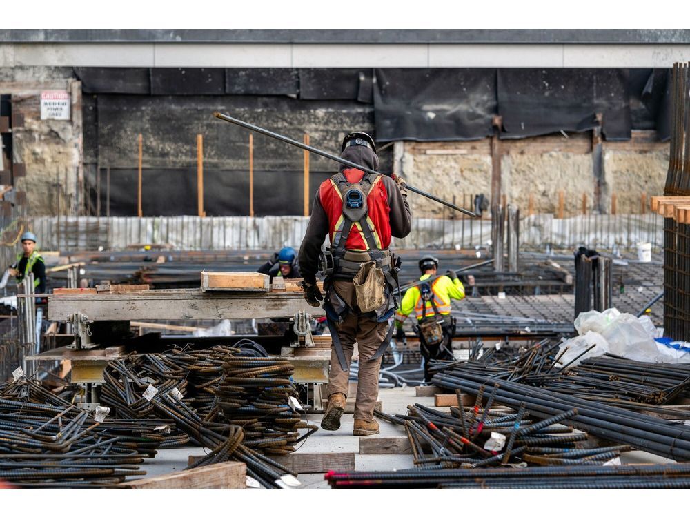 Canada Employment Rises by 66,600, Jobless Rate Dips to 6.9%