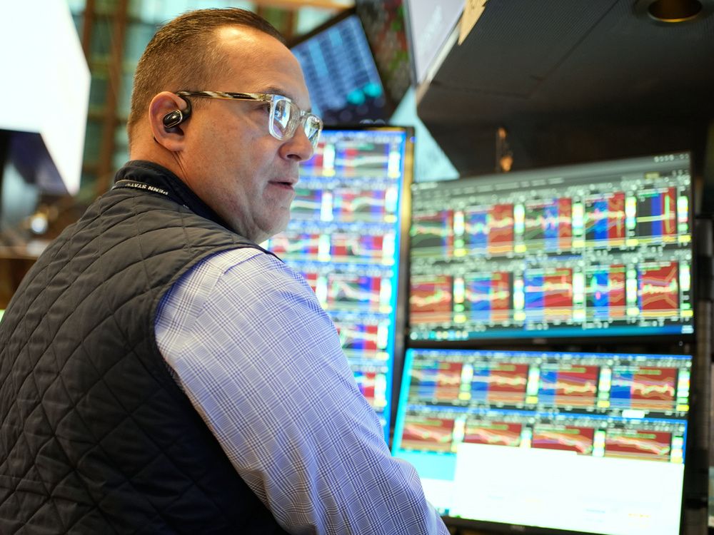 U.S. stocks struggle for direction in final days of trading