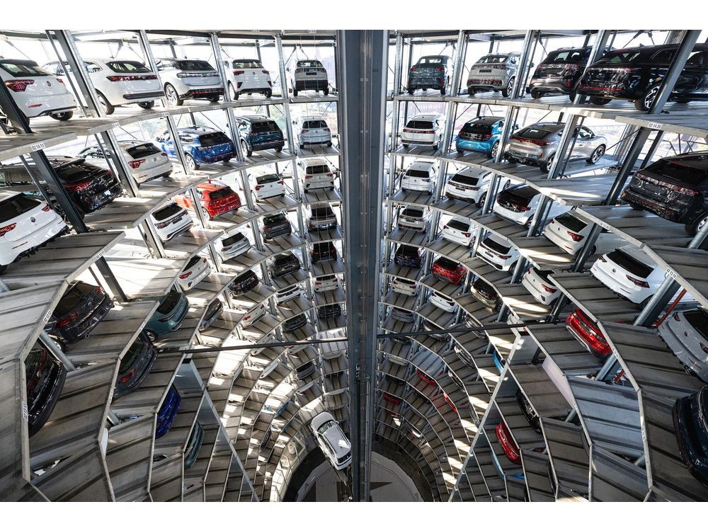 Europe Tries to Buy Time for Car Industry Stuck in the Present