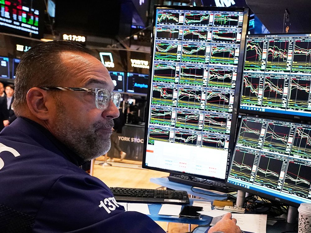 U.S. treasuries extend gains after posting best year since 2020