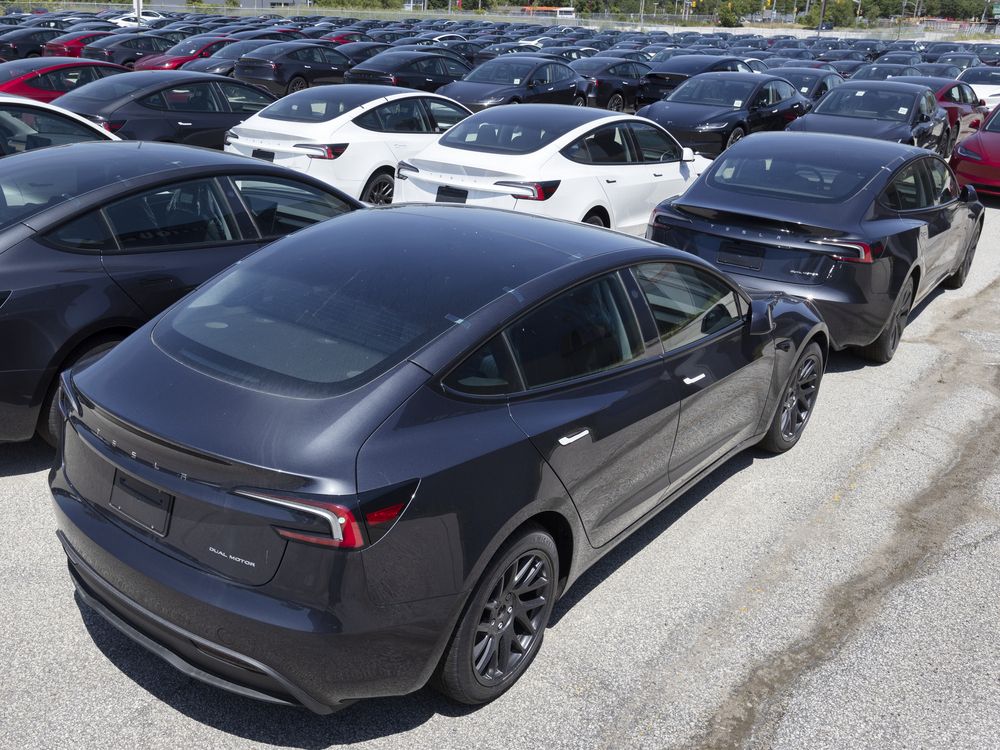 Canada's auto factory sales hit three-year low on chip shortage, U.S. trade war