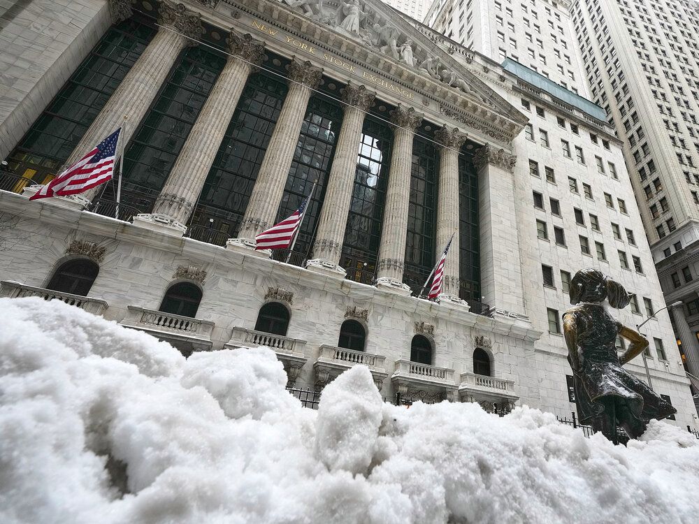 Dollar drops while gold tops US$5,000, stocks rise