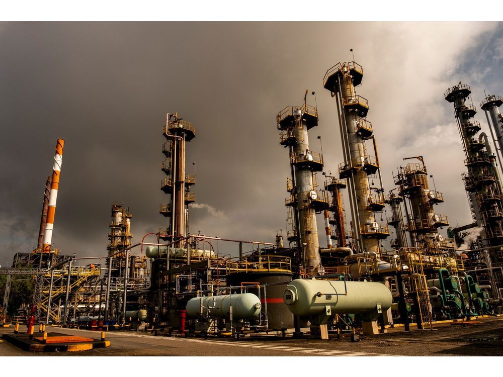 Oil Holds Gain as Iran Protests Offer Fresh Crude Supply Risk