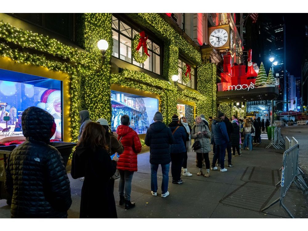 US Retail Sales Rebound on Car Buying, Holiday-Season Sales