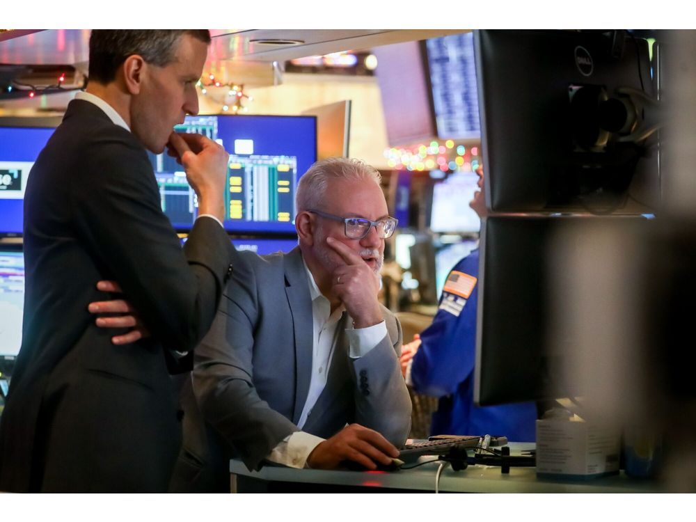 US Stocks Extend Drop as Data Fails to Convince on Rate Cut Path