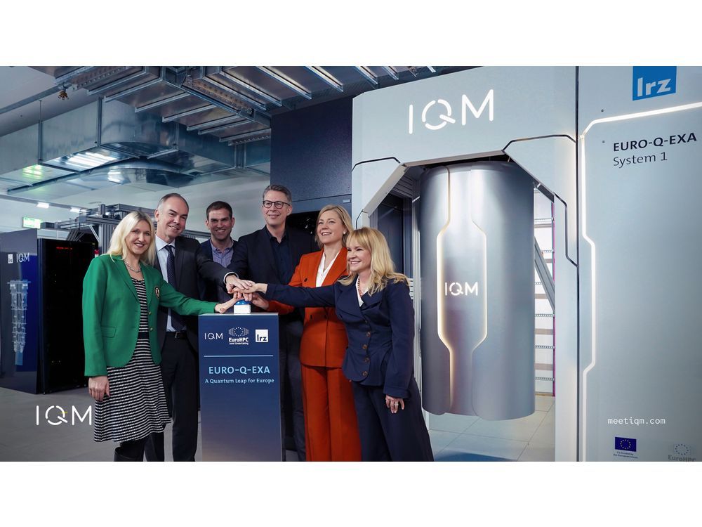 Silke Launert, Parliamentary State Secretary of the BMFTR; Dieter Kranzlmüller, Director of the LRZ; Maximilian Böltl, Member of the Bavarian State Parliament; Markus Blume, Bavarian Minister of State of Science and the Arts; Henna Virkkunen, Executive Vice-President of the European Commission for Technological Sovereignty, Security and Democracy; and Sylwia Barthel de Weydenthal, Chief Commercial Officer of IQM Quantum Computers (from the left).