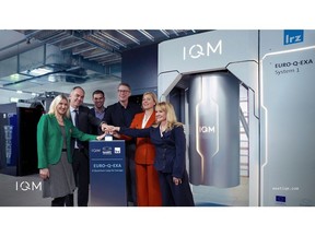 Silke Launert, Parliamentary State Secretary of the BMFTR; Dieter Kranzlmüller, Director of the LRZ; Maximilian Böltl, Member of the Bavarian State Parliament; Markus Blume, Bavarian Minister of State of Science and the Arts; Henna Virkkunen, Executive Vice-President of the European Commission for Technological Sovereignty, Security and Democracy; and Sylwia Barthel de Weydenthal, Chief Commercial Officer of IQM Quantum Computers (from the left).