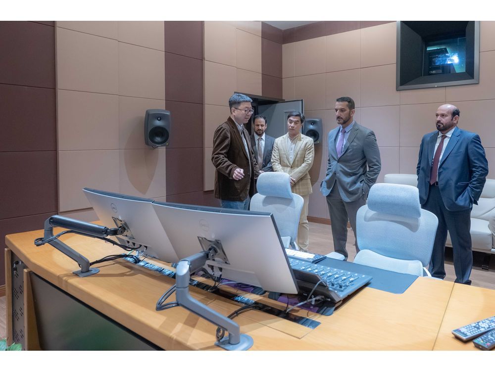 Sultan bin Ahmed Visits Shanghai Film Studios, Film Park and Stadium