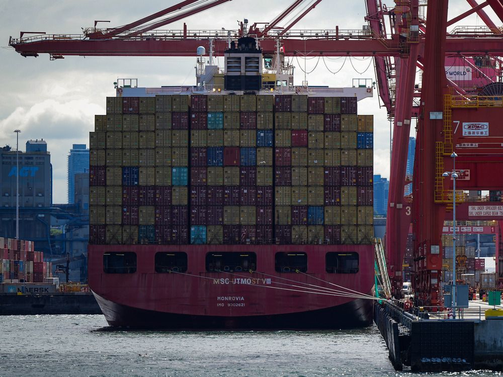 Canada's trade deficit widens as auto trade weakens