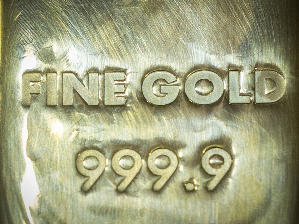 Gold heads for weekly drop as Middle East war keeps oil prices high