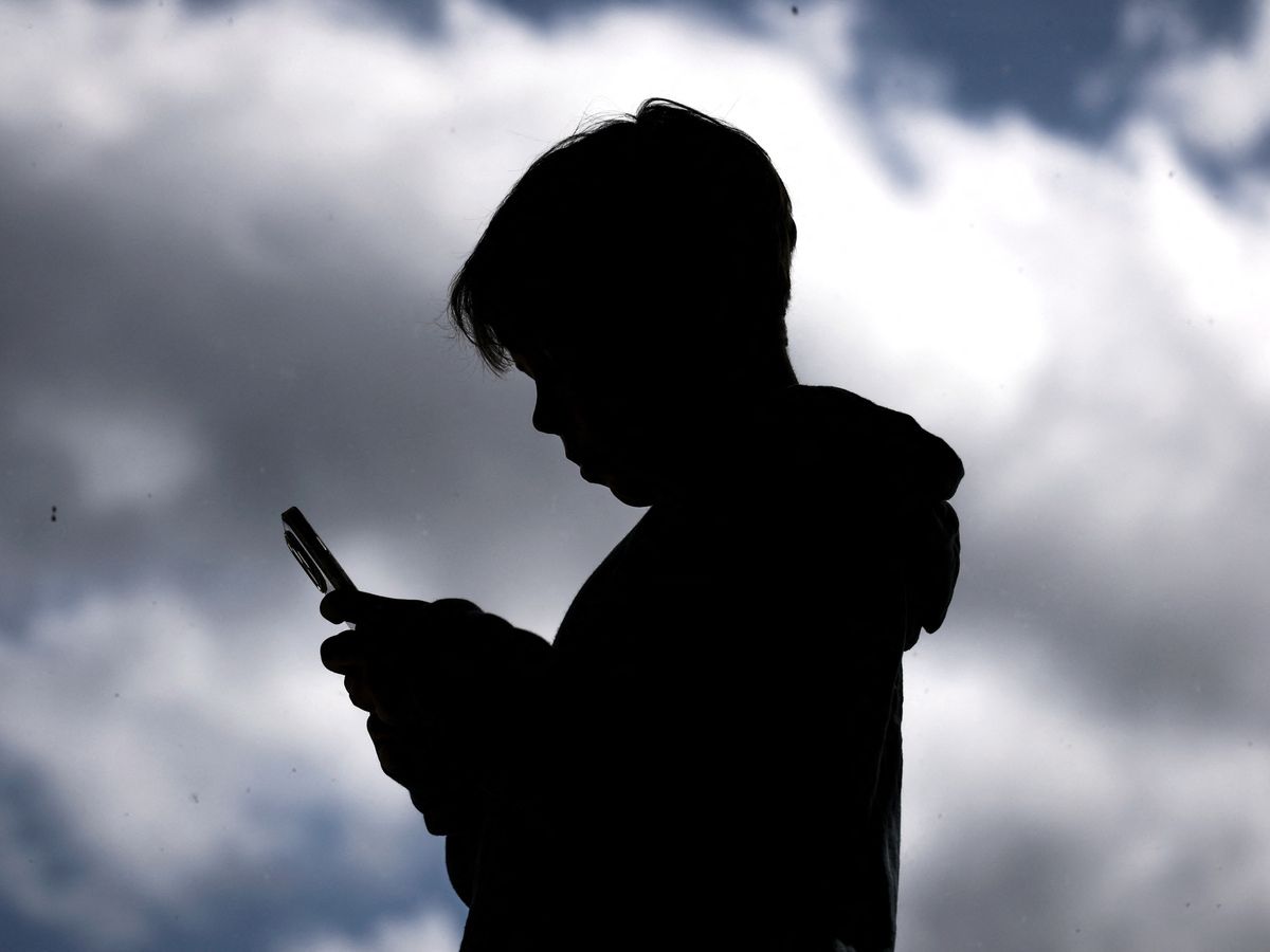 Calls for teen social-media limits spread as perils grow clearer