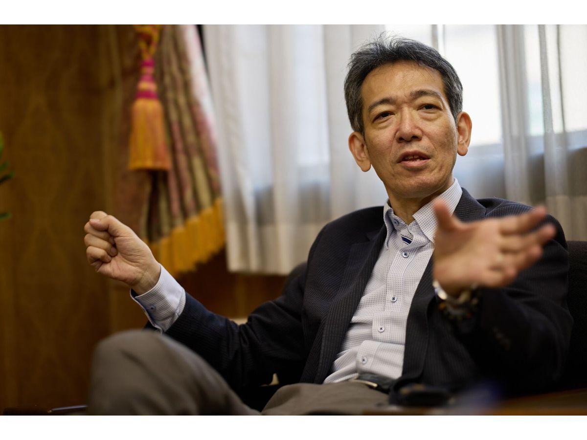 Japan’s FX Chief Warns of Bold Action, Helps Nudge Yen Stronger