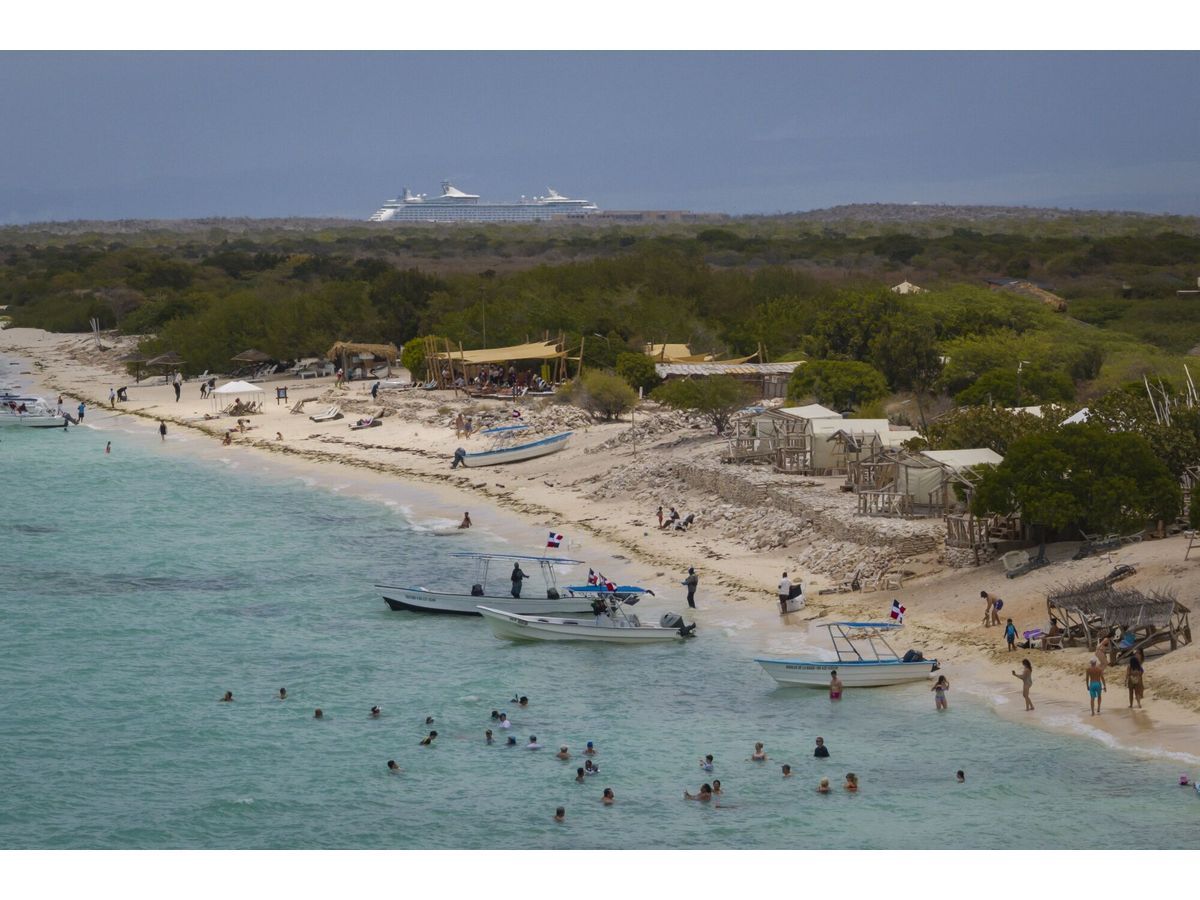 Tourists at Bahia de las Aguilas beach in Cabo Rojo, Pedernales Province, Dominican Republic.
