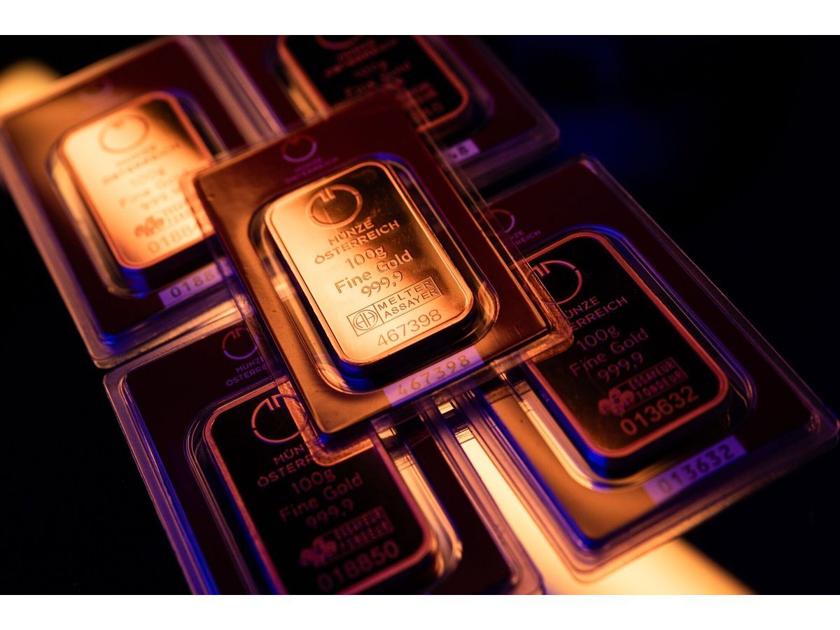 A selection of 100 gram gold bars at Conclude Zrt bullion dealer arranged in Budapest, Hungary, on Thursday, Jan. 22, 2026. Gold closed in on $5,000 an ounce, with geopolitical risks and renewed threats to the Federal Reserve's independence supporting a record-breaking rally.