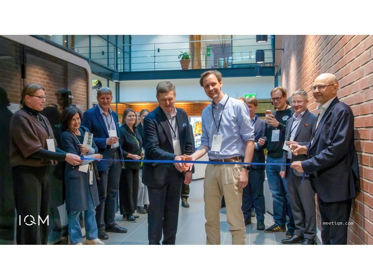 Ribbon cutting of the Aalto Q20 quantum computer delivered by IQM.