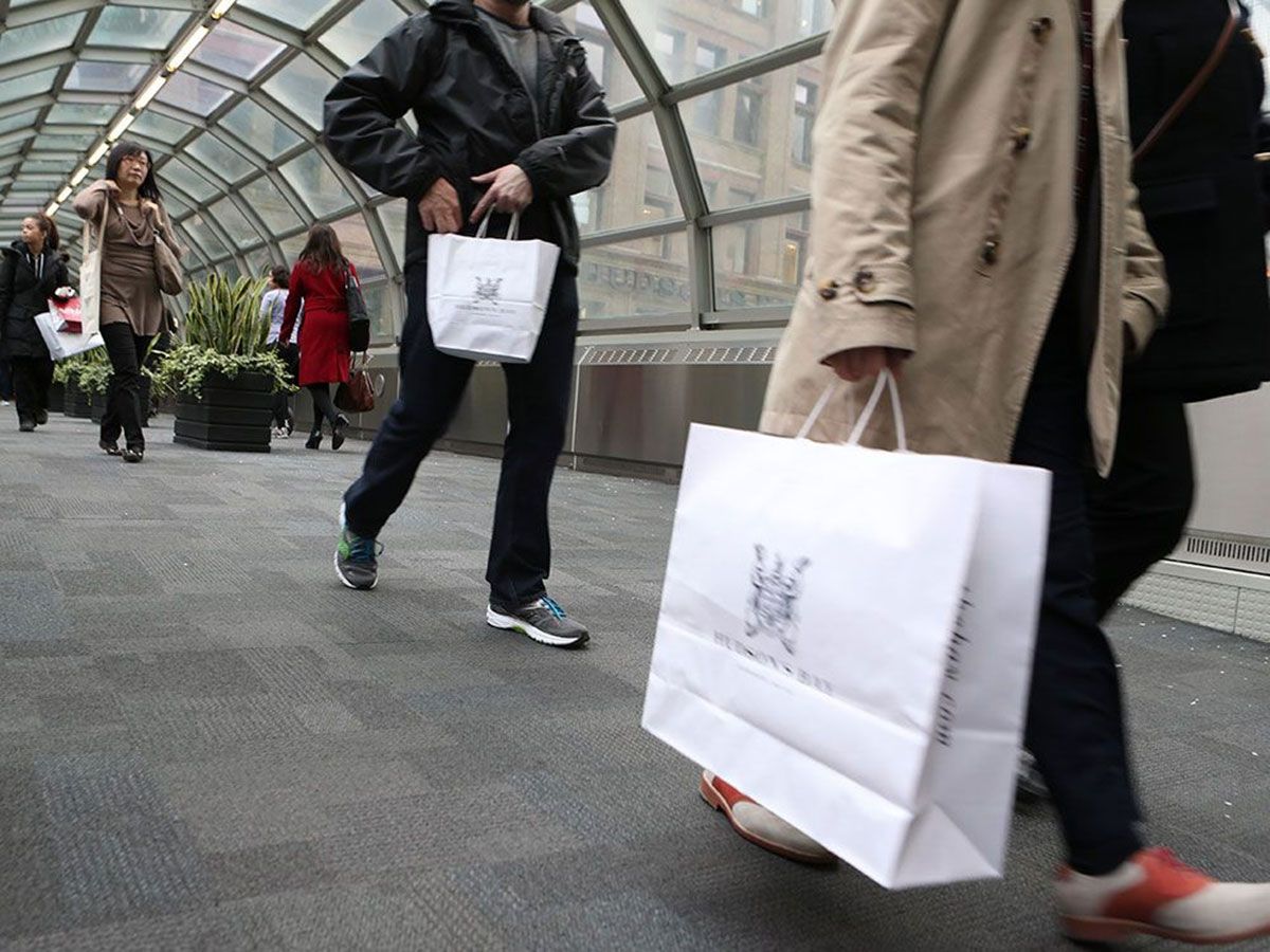 Canada's GDP edges higher, beating forecast