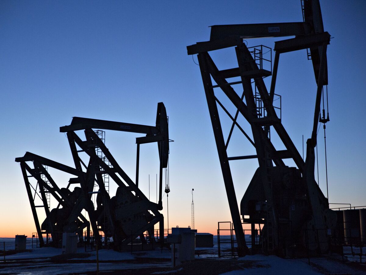 U.S. shale drillers seen lifting crude output on Hormuz-driven price rally