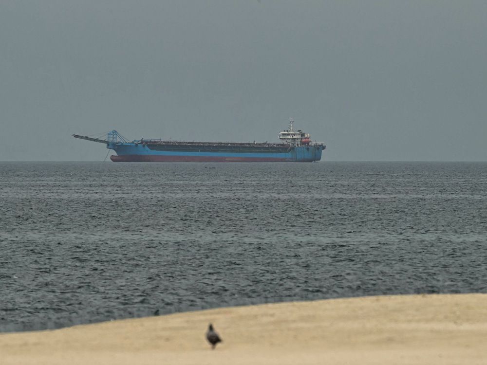 How would Trump's blockade of the Strait of Hormuz work?