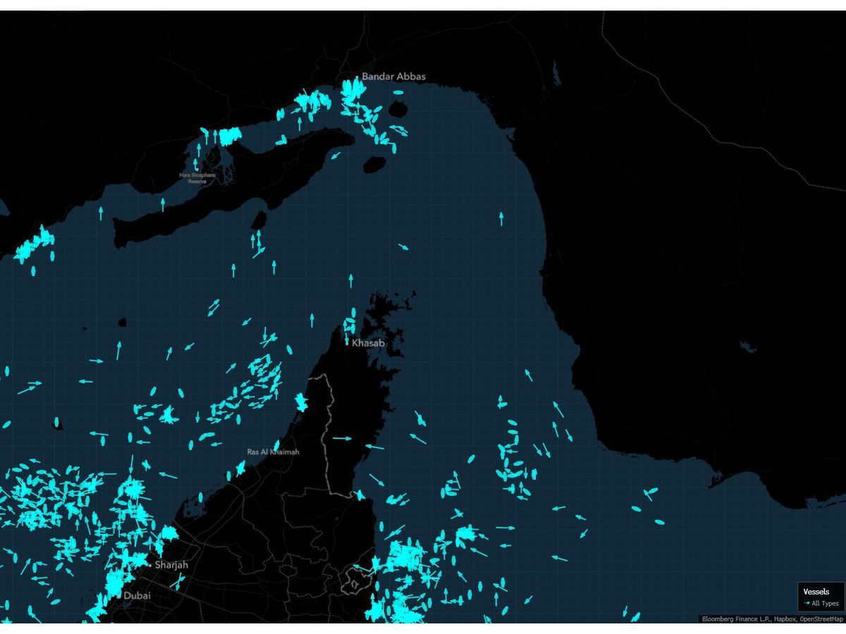 Trump Vows to Keep US Troops in Persian Gulf Before Iran Talks