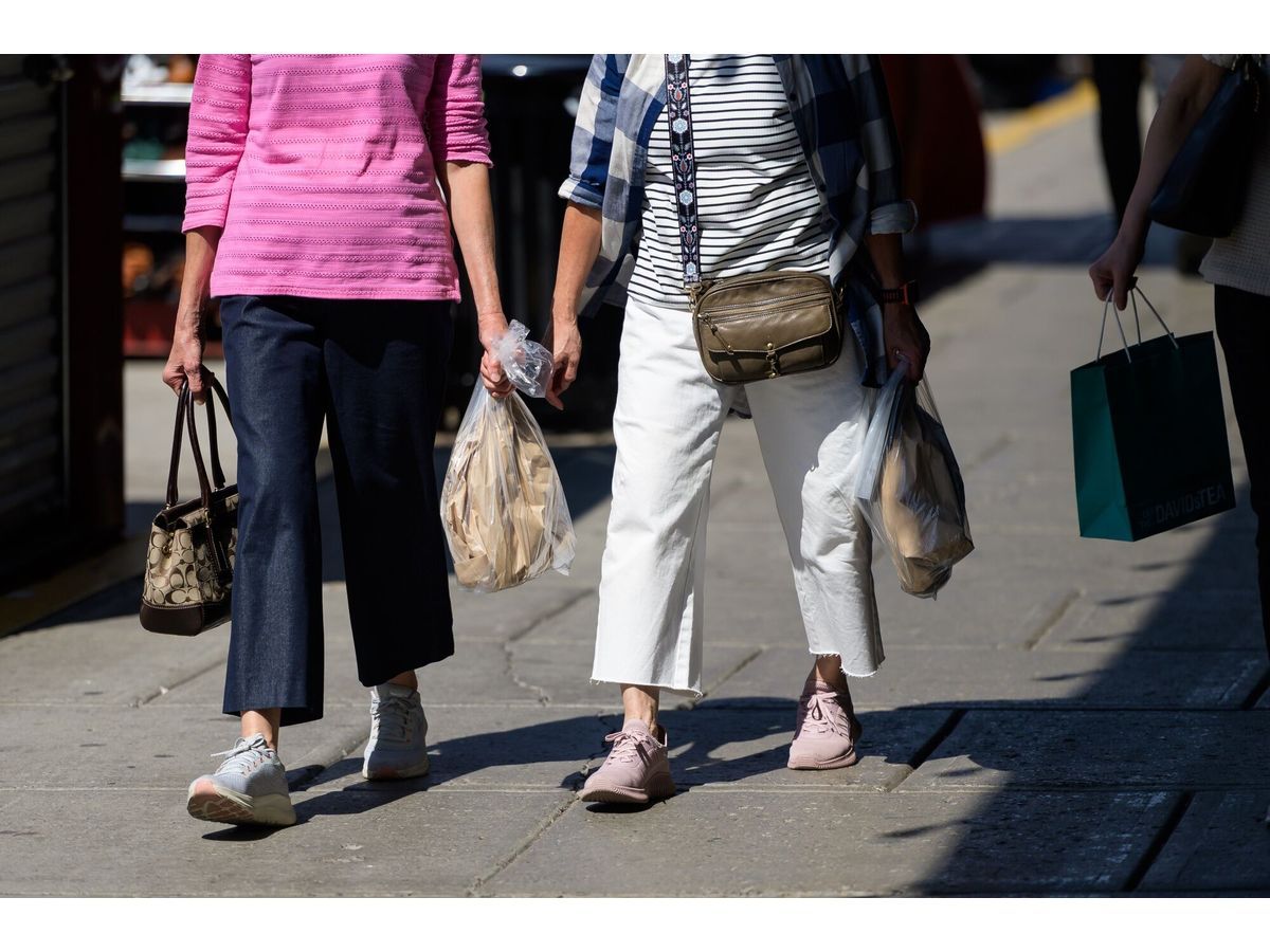 Canada Inflation Jumps to 2.4% as War Drives Up Gas Prices