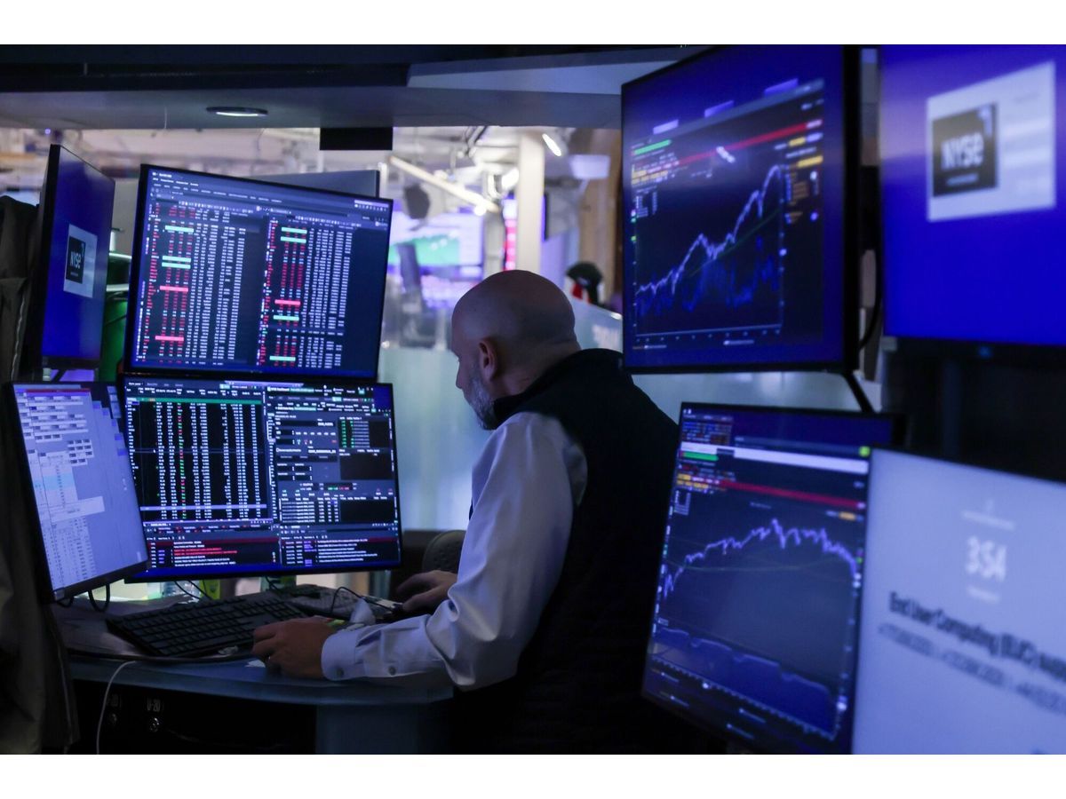 S&P 500 Futures Rise, Dollar Dips on Iran Truce: Markets Wrap