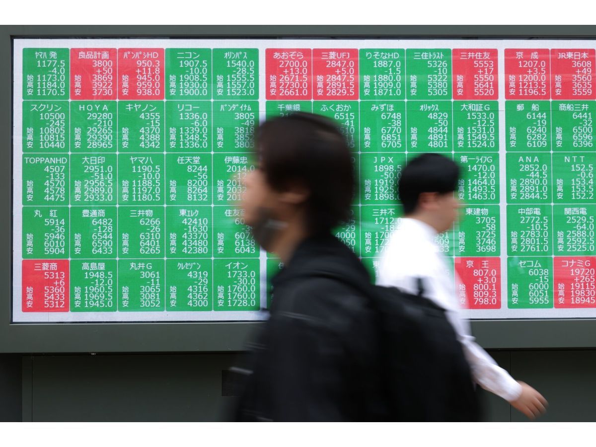 Stocks Pause as S&P 500 Eyes Third Week of 3% Gain: Markets Wrap