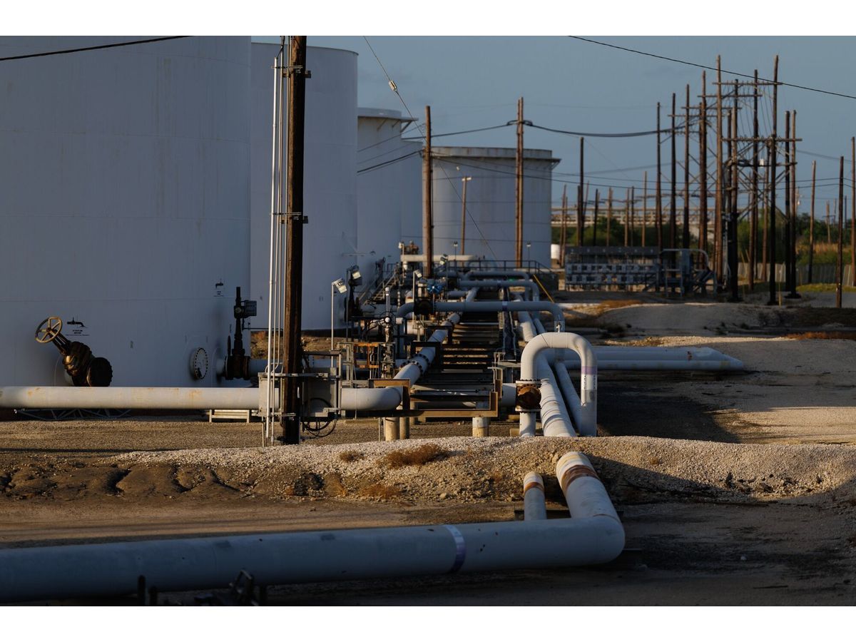 Oil Holds Advance as Trump Extends Truce But Maintains Blockade