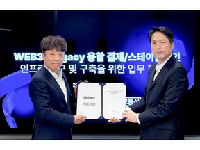 Kang Se-Hyun, Managing Director of NICE Information & Telecommunication's Stablecoin Task Force Team, and Shane Kim, VP of WEMADE and CEO of WEMIX, formalize the companies' strategic partnership to build Web3 payment infrastructure with the signing of a Memorandum of Understanding (MOU).