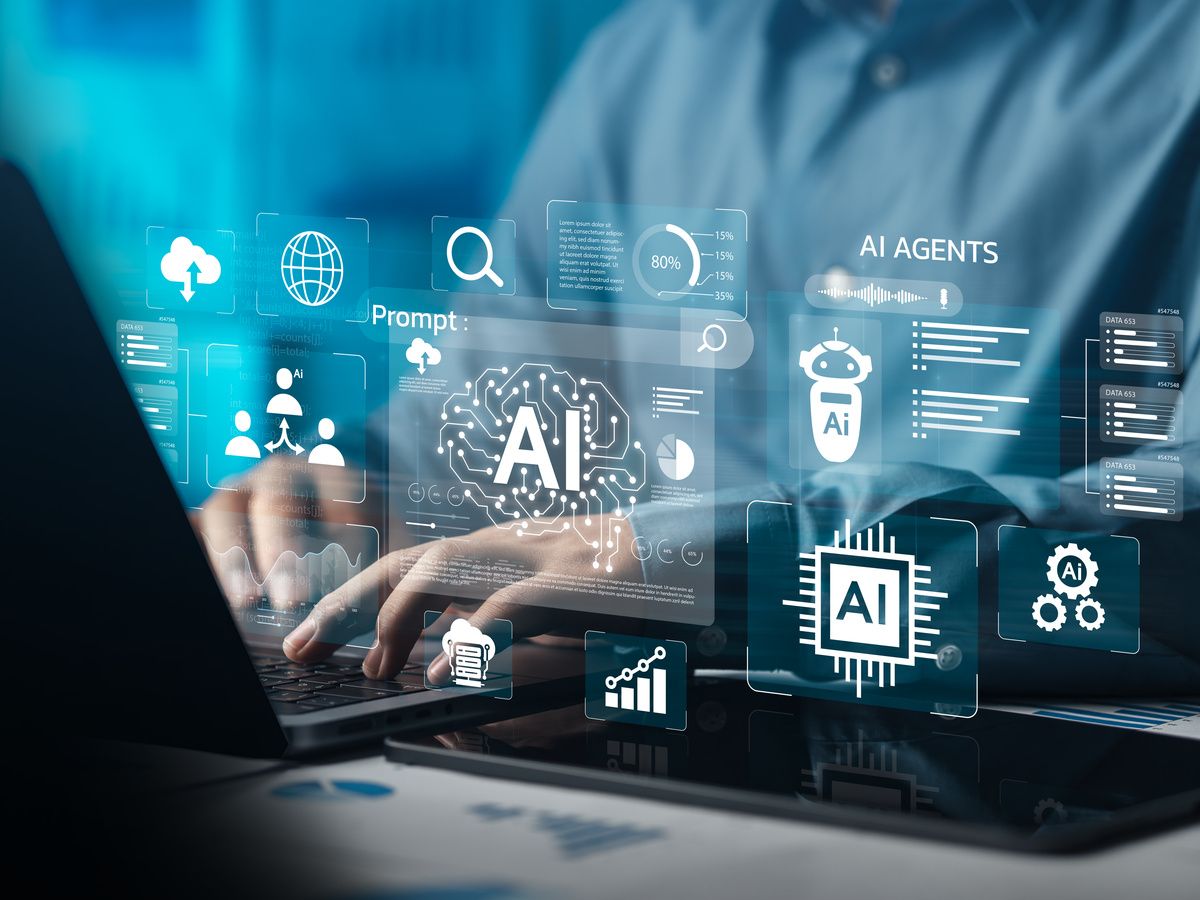 Analysts use computers to analyze data using AI technology in business and work. Data analysis tools Chatbots Chat with AI using AI technology Artificial intelligence Database Operations Marketing