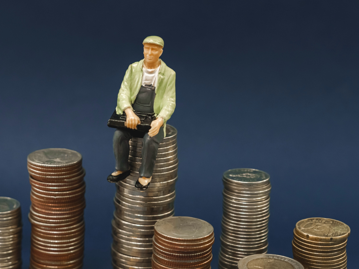 Should Peter put most of his 88-year-old dad’s money into a fixed-income fund?