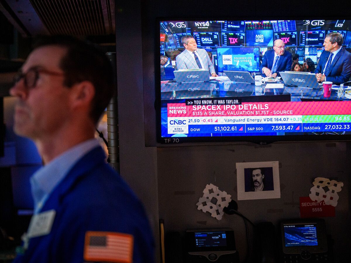 A television broadcasts SpaceX IPO news on the floor of the New York Stock Exchange (NYSE) in New York, US, on Wednesday, June 3, 2026