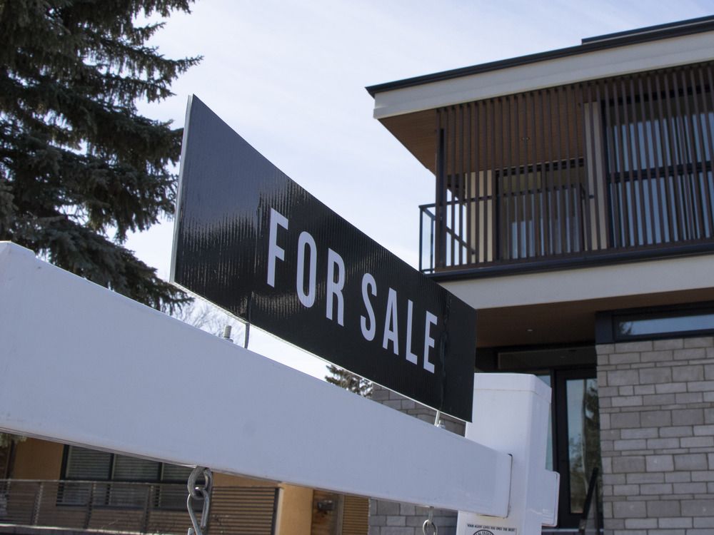 About half of borrowers are still biting on variable-rate mortgages, inspired by the fact that floating rates hold a roughly 55 to 60 basis point edge over fixed ones.