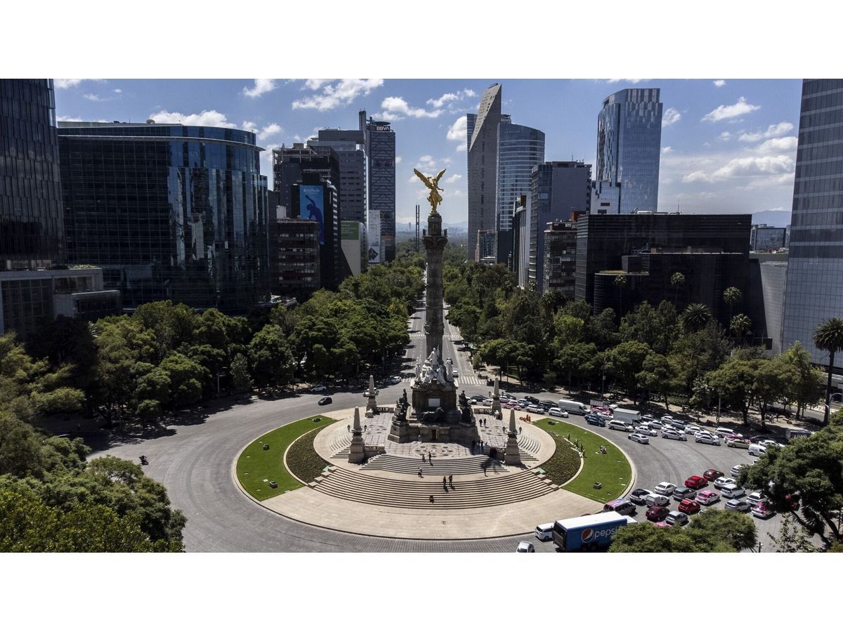 The Angel of Independence monument on Paseo de la Reforma in Mexico City.