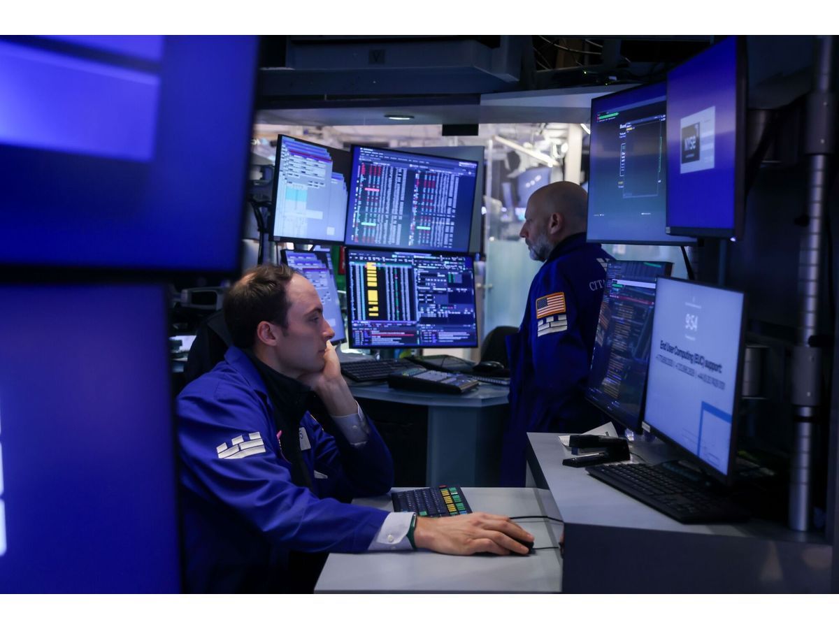 Nasdaq 100 Falls 3% as Rotation Out of Tech Stocks Continues