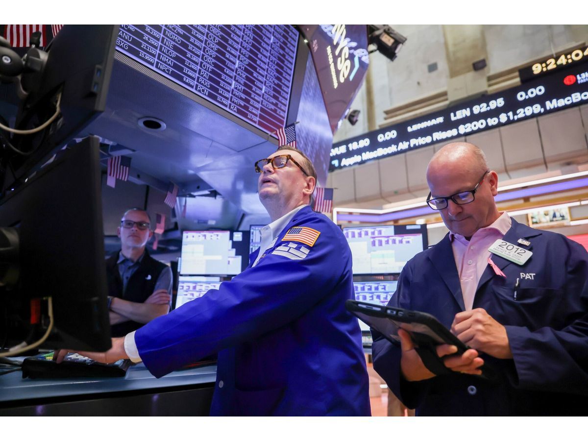 Nasdaq 100 Jumps More Than 2% as Dip Buyers Snap Up Tech Stocks