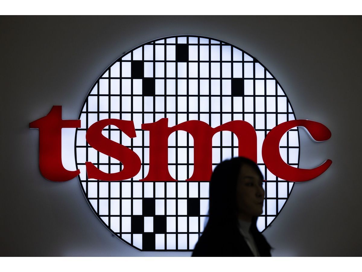 TSMC branding.