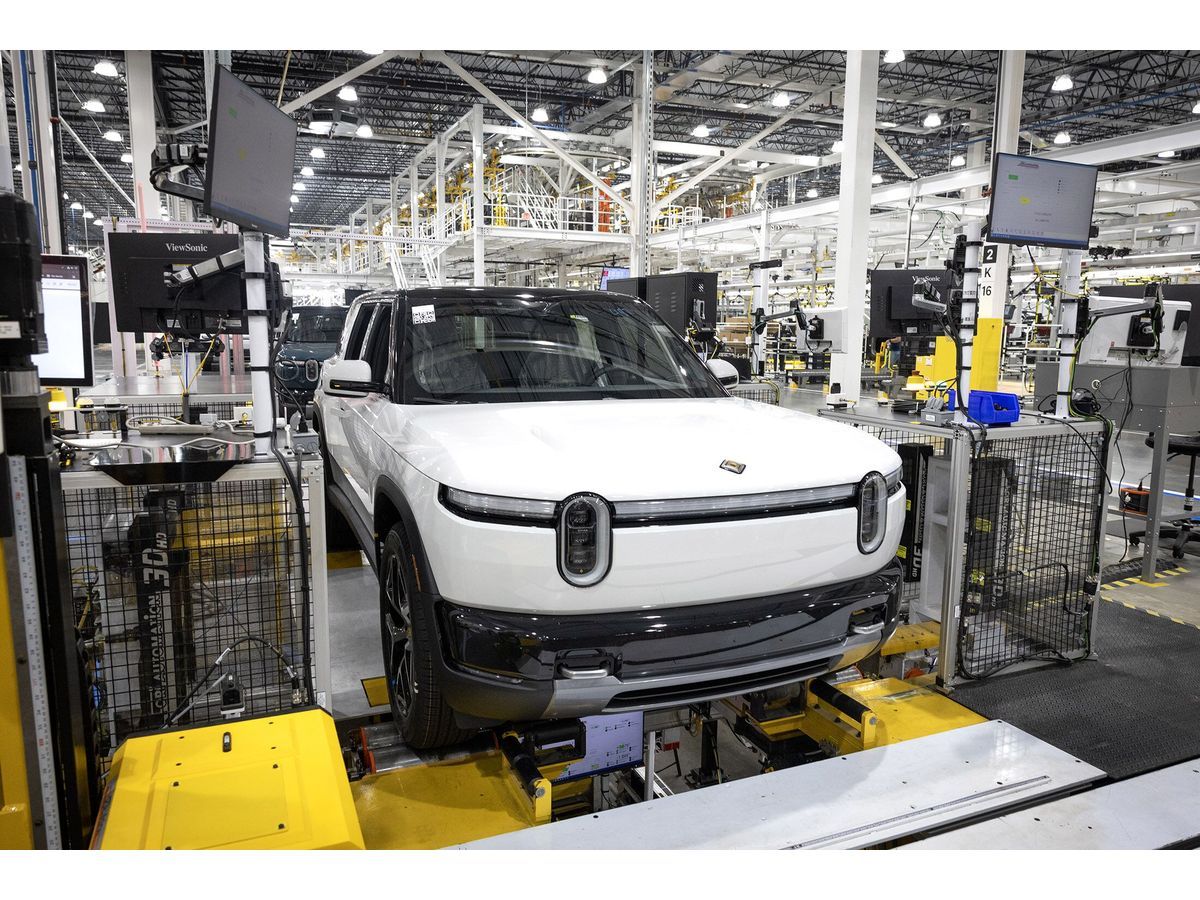 Rivian Narrows Loss While Rolling Out Lower-Cost Electric Model