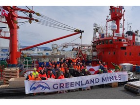 The entire crew at departure for the Skaergaard in front of Argus. Photo by Stüker Foto & Video.