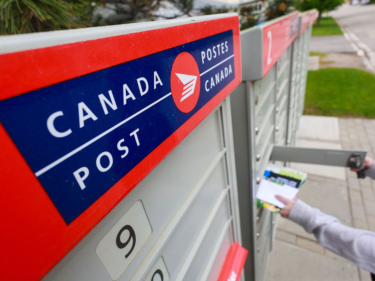 Matthew Lau: Why Canada Post management needs more bonuses, not fewer