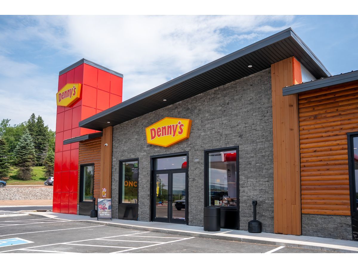 Denny's Moncton Exterior